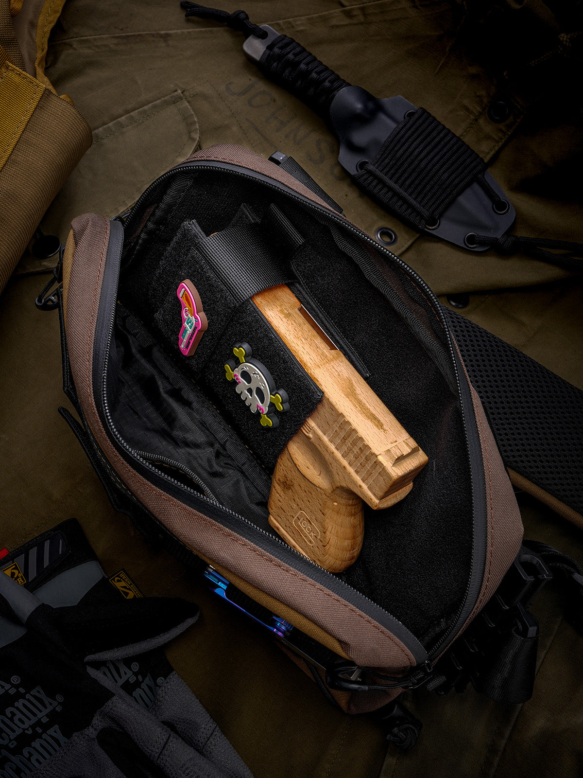 EXT18 Magnetic Tool & Card Pouch – Loop Surface