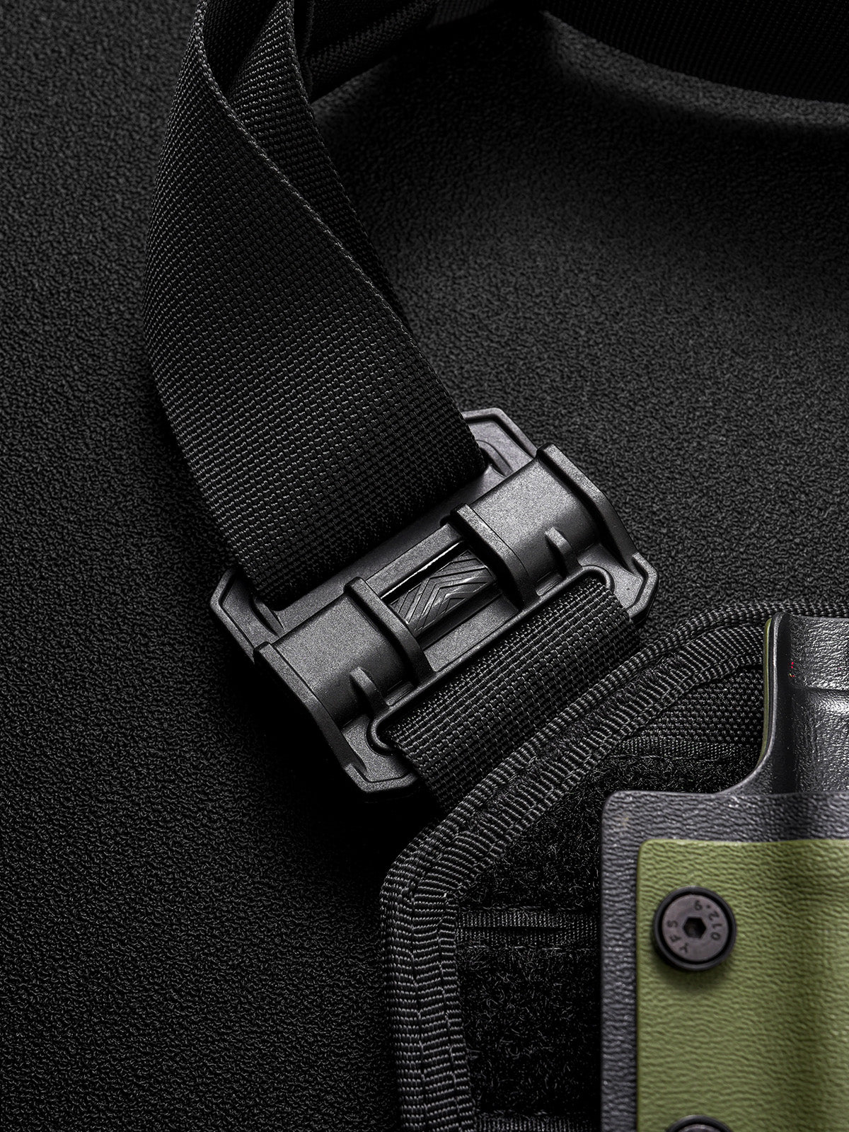 Brusttasche für iPhone 17 Pro & 17 Pro Max (Handgefertigt, Versand in 60 Tagen)