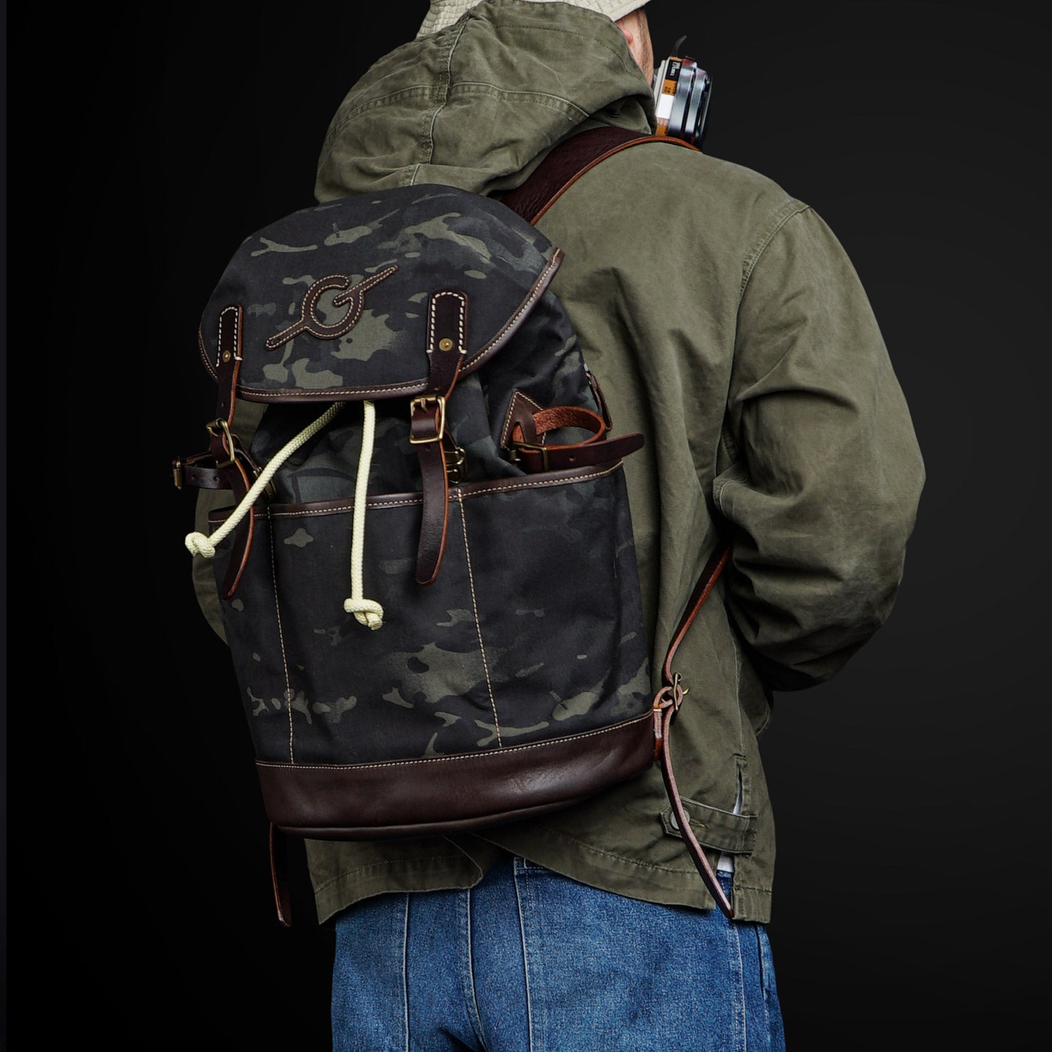 Tacticalgeek ModCase B1 トラベルバックパック (ブラック マルチカム)