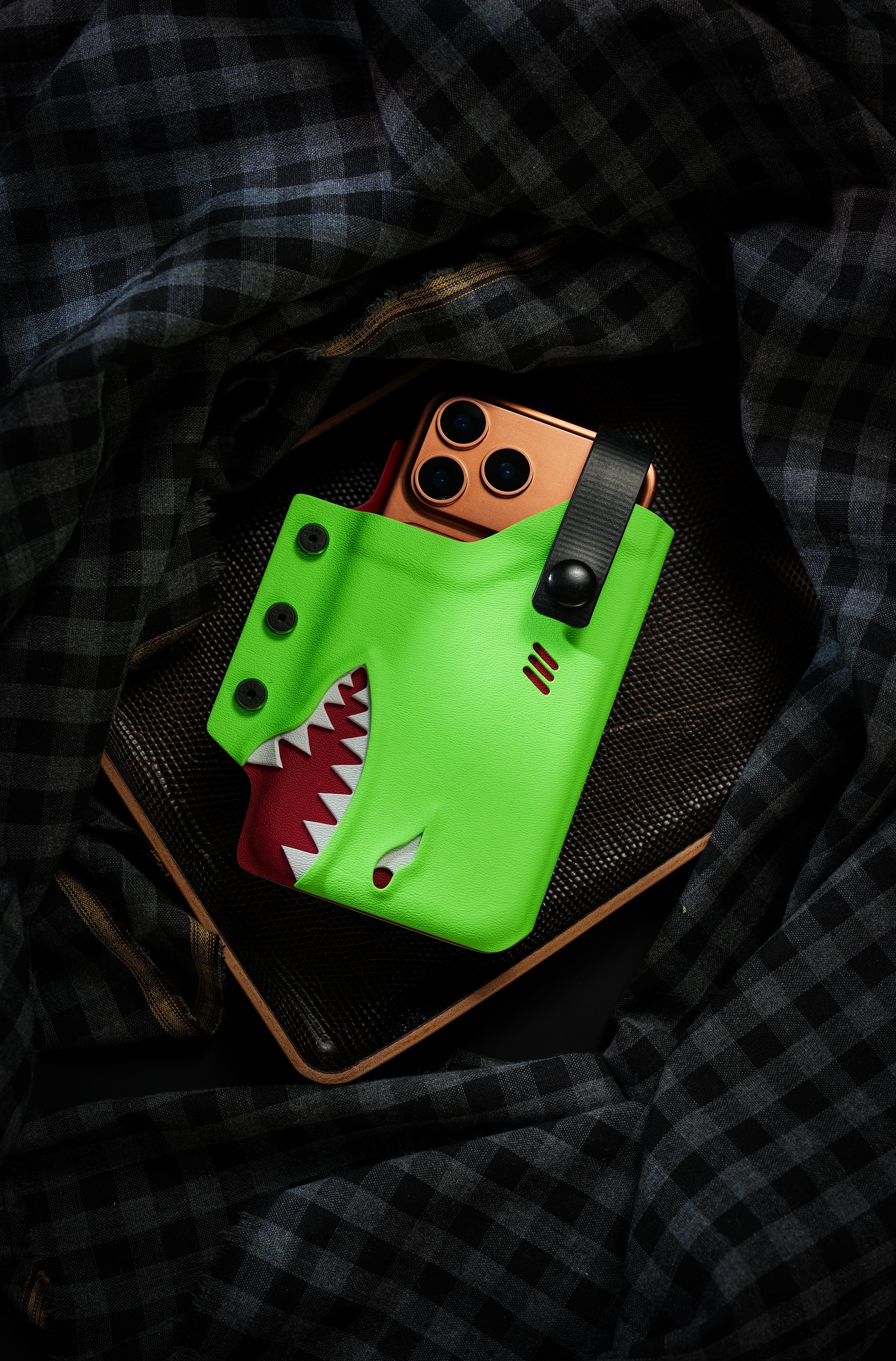 Shark iPhone 17 Phone Sheath with Belt Clip | Tacticalgeek
