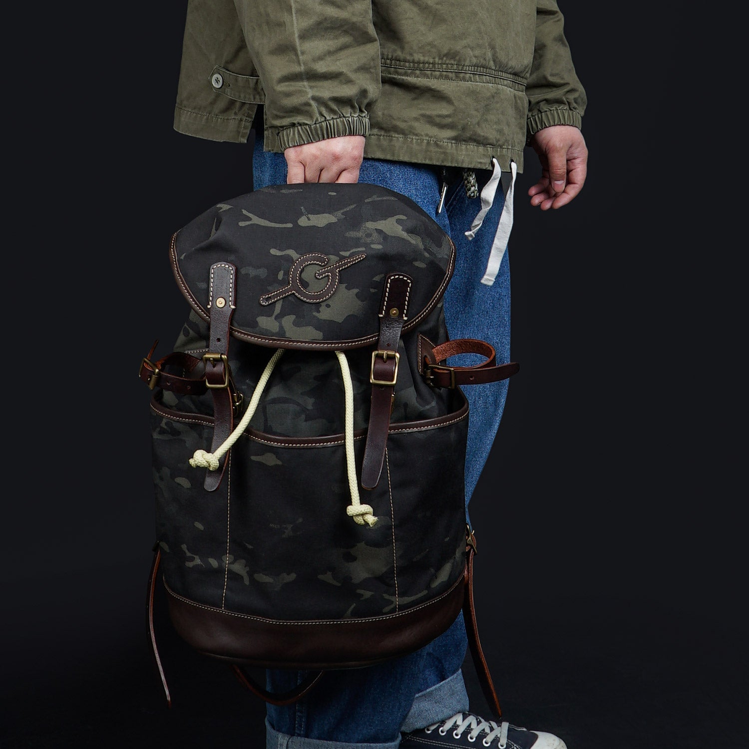 Tacticalgeek ModCase B1 トラベルバックパック (ブラック マルチカム)